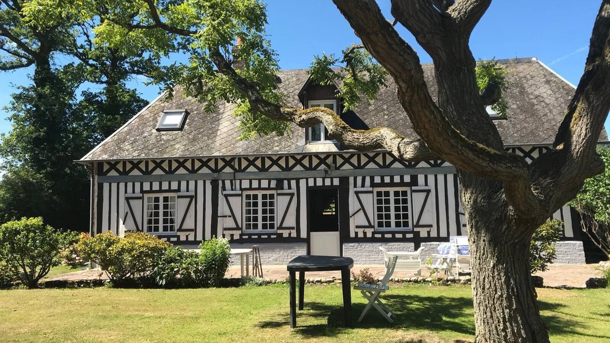Saint-Riquier-es-Plains House | Normandy farmhouse, large garden. Sleeps 6. 2 bedrooms, 3 bathrooms.