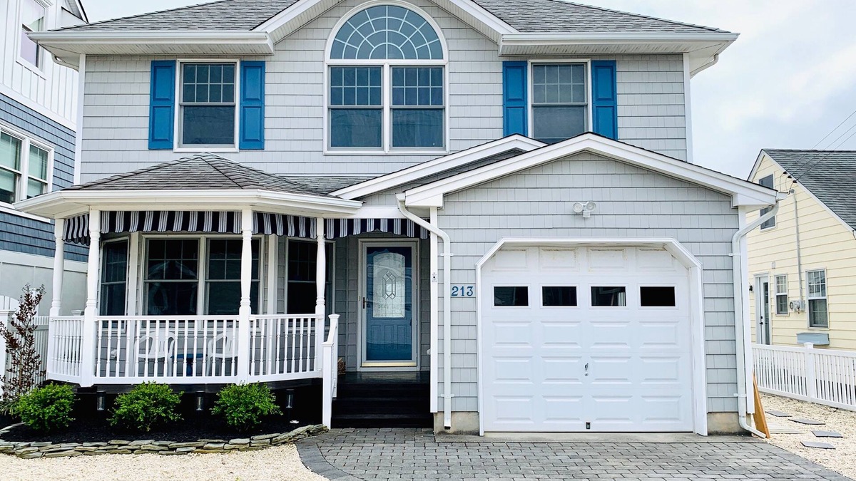 Normandy Beach House | Normandy Beach - Fabulous 6BR/3BA On The Lagoon, Kayaks, Bikes, and Kids Room.