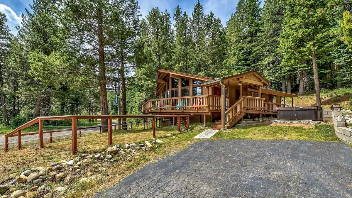 North Upper Truckee House | Normuk Mountaintop 2BR, 2BA -Pets OK