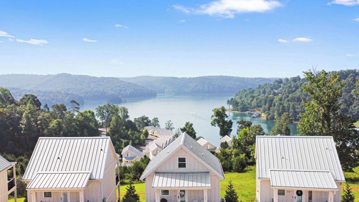 La Follette Cottage | NORRIS LAKE COTTAGE W/AMAZING VIEW AT DEERFIELD RESORT, BOAT SLIPnINCL. SLEEPS 6