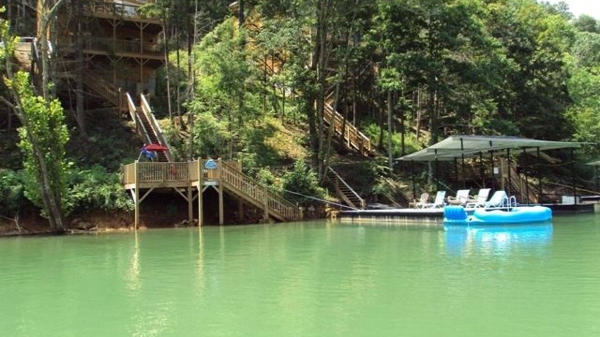 Lakeside Estates House | "”NORRIS LAKESIDE LOUNGE”