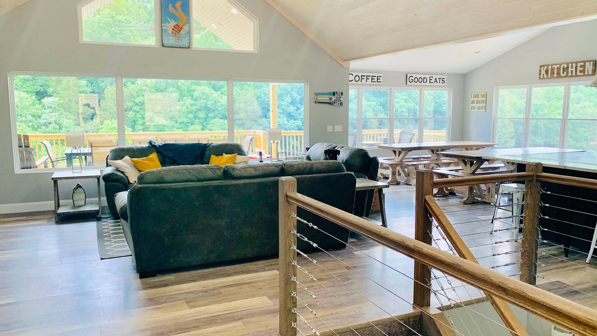 La Follette House | Norris Nook: Lakefront 9br/11ba, Private Dock,Private HotTub,Sleeps 32, Gameroom