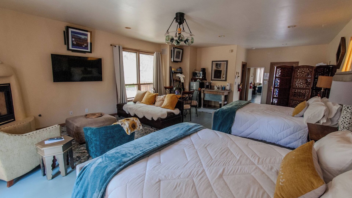 Los Ranchos de Albuquerque Apartment | North Sunflower Casita @ SantuaRio Grande - Cozy Casita+Fireplace+Private Patio