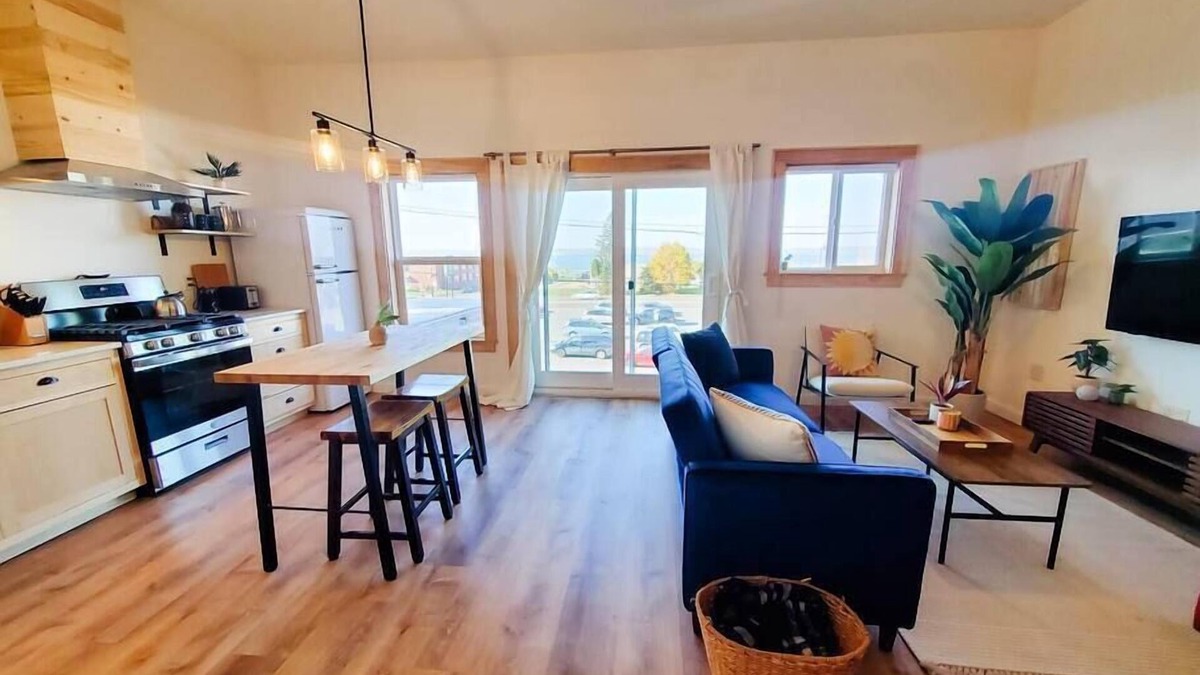 Ashland Apartment | North Apartment with Lake Superior Views