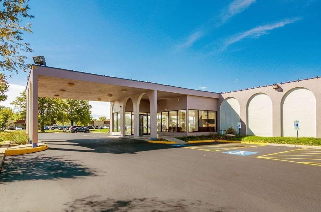 North Aurora Hotel | North Aurora Inn & Studio