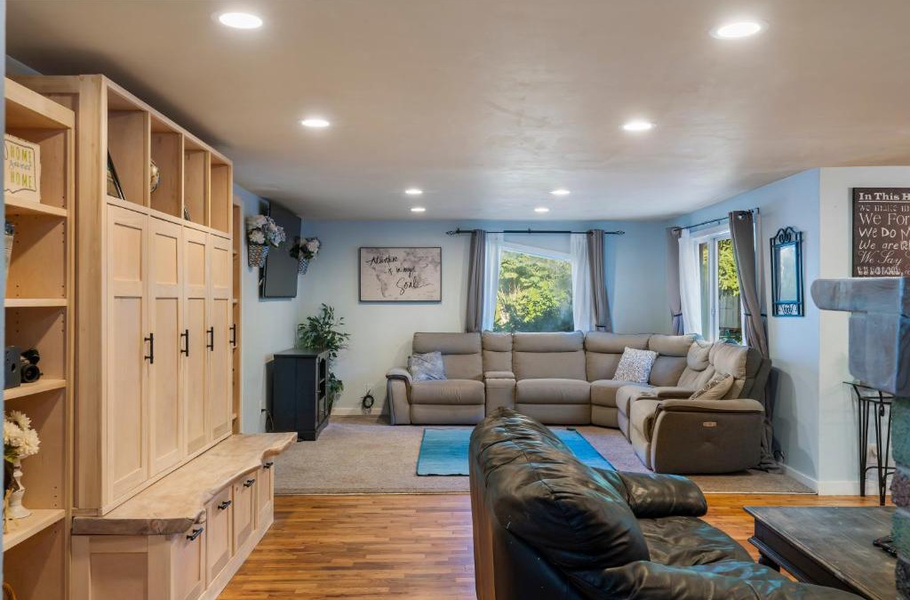 Tanner House | North Bend Retreat with hot tub and views of Mt Si