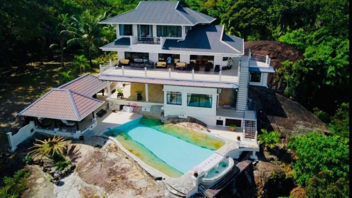 Kudat Villa | North Borneo Malaysian Beach Villa with 3 Bedroom Suites & Swimming Pool