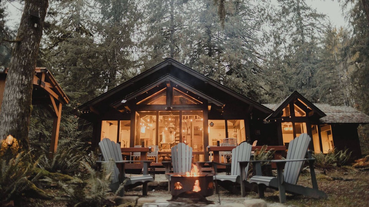 Marblemount Cabin | North Cascades Getaway – Off-Grid Riverside Cabin with Wood-Fired Hot Tub