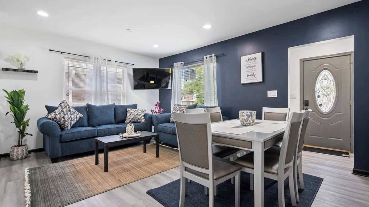 North Chicago House | North Chi retreat – Navy, Sauna, Tiki Bar, Games