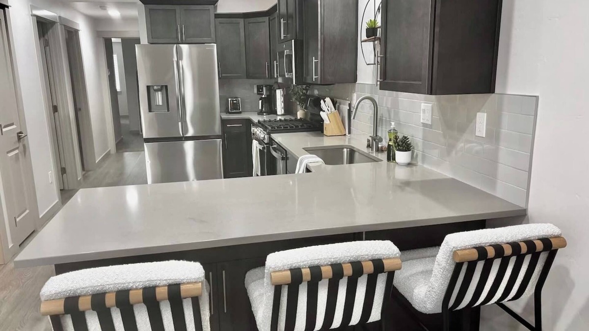 Sunset House | North End/Stay in Boise’s coveted North End! This 3BR/2BA retreat blends modern style with Boise charm. Minutes from downtown, Hyde Park, Camel’s Back Park, 13th Street and the Greenbelt. Relax in the backyard oasis.
