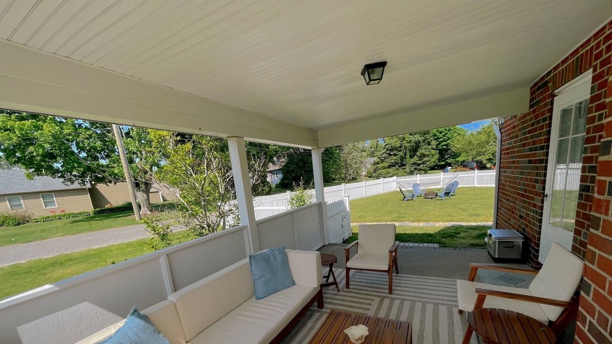 Jamesport House | North Fork Getaway House Sleeps 6-8