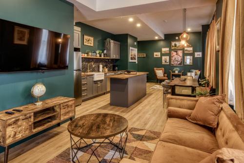 Vieux-Quebec-Cap-Blanc-colline Parlementaire Apartment | North House - Majestic 3-Bedroom Designer Apartment