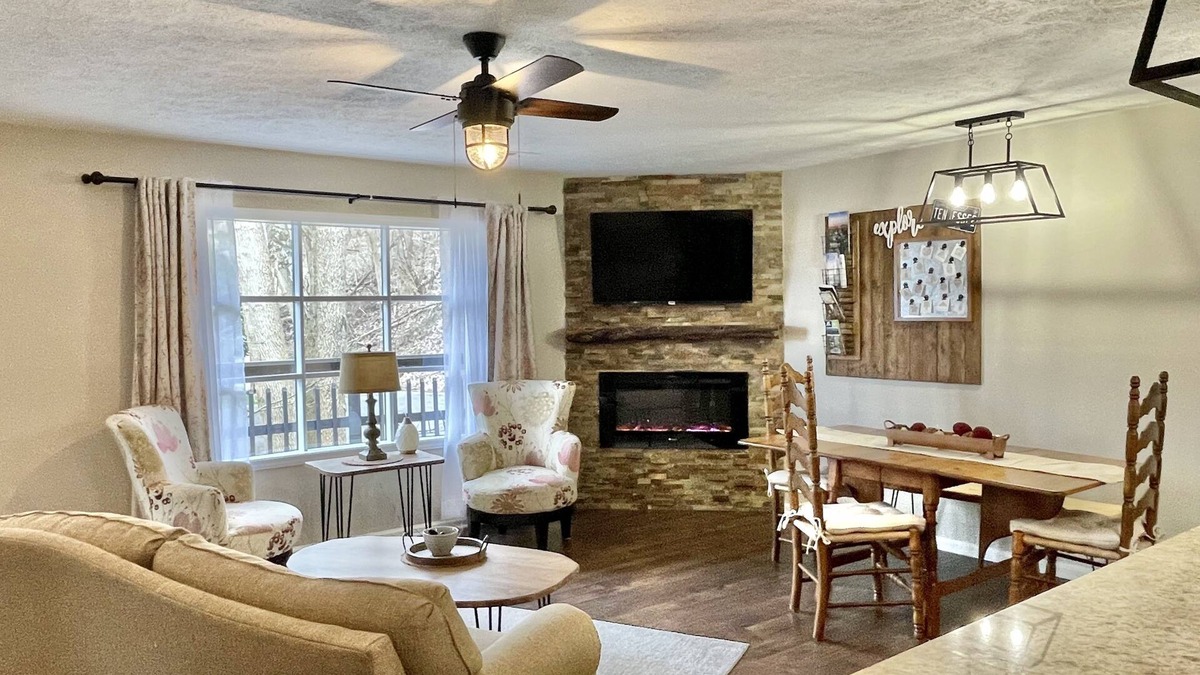 Crouch Crossroad Apartment | North Johnson City Duplex~ Sweet Seclusion~ In The Heart Of The Tri-Cities