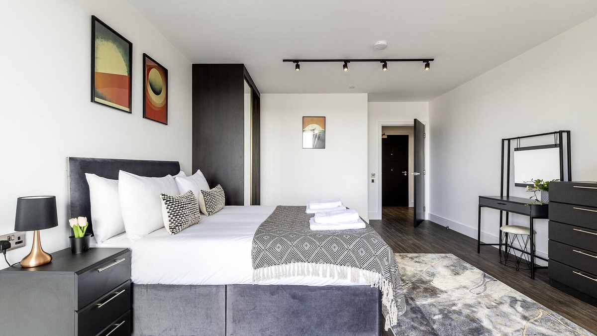 College Park and Old Oak Apartment | North Ken IV - 1-Bedroom+Daybed+Balcony+Concierge