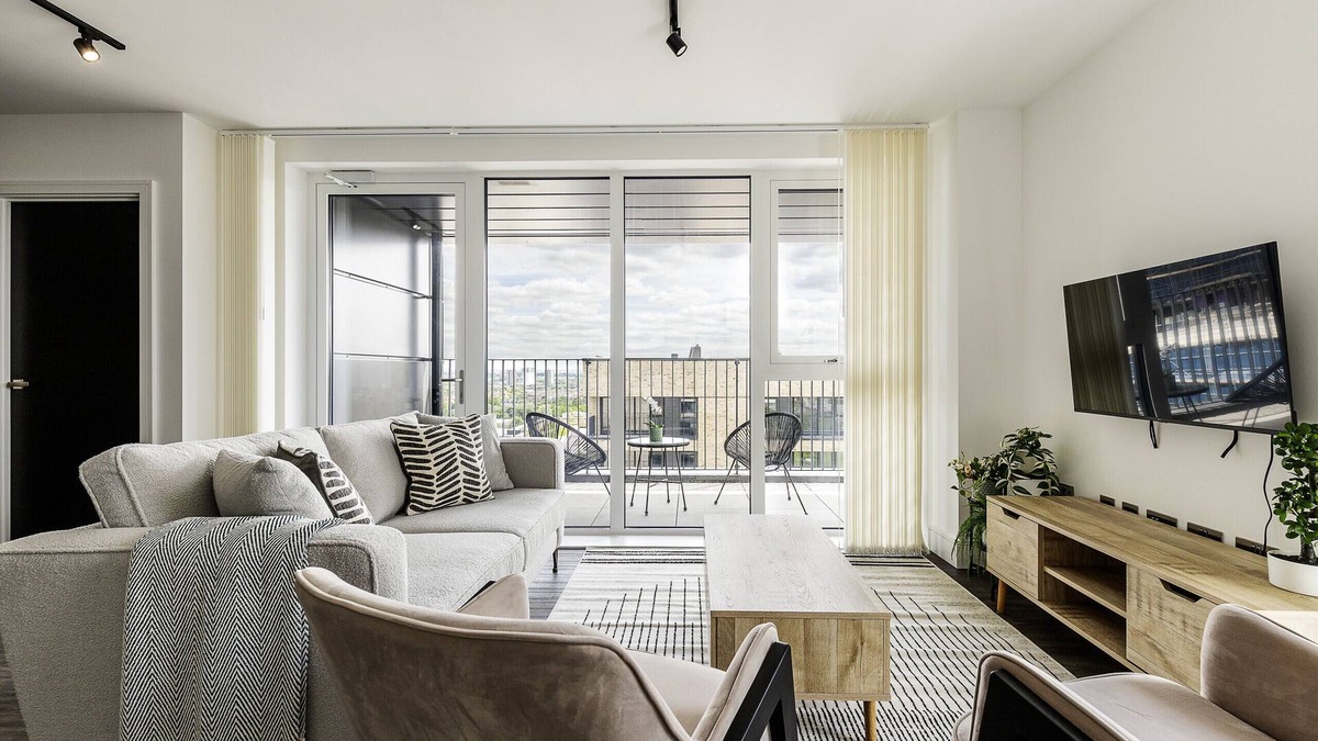 College Park and Old Oak Apartment | North KenIX - 3Bedroom+2Bathroom+Balcony+Concierge