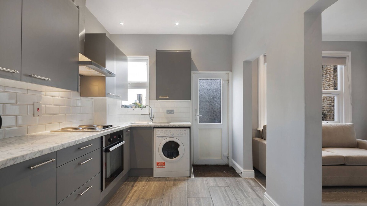 St. Helen's Apartment | North Kensington Westfield 3 bedroom New DeluxAprt