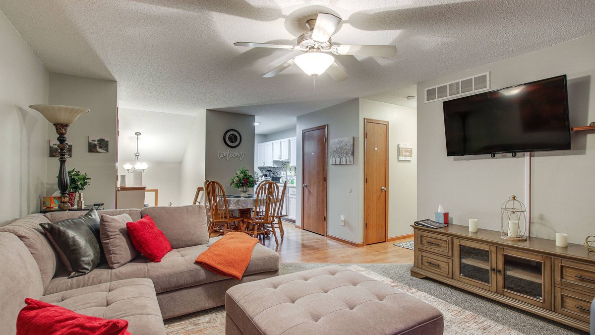 North Liberty House | North Liberty ‘Carver Townhouse:’ 8 Mi to U of I!