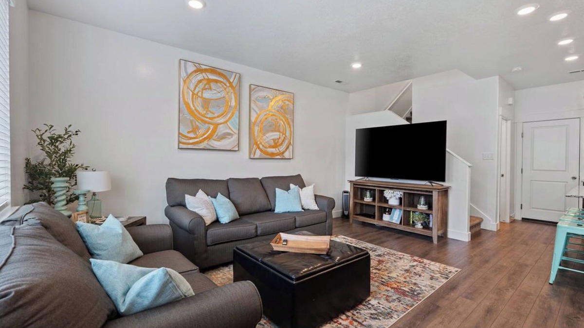North Ogden House | North Ogden Townhome Near Ski Resorts & Pet Friendly!