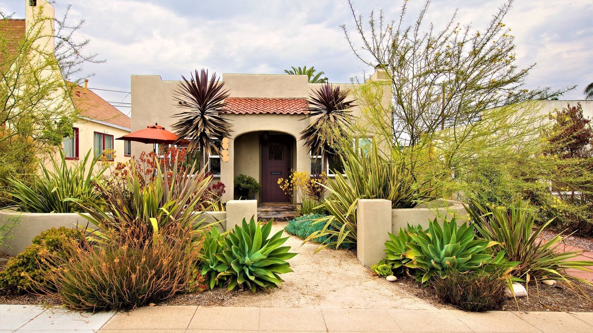 Altadena House | North Park Spanish revival house, walk to shops. restaurants