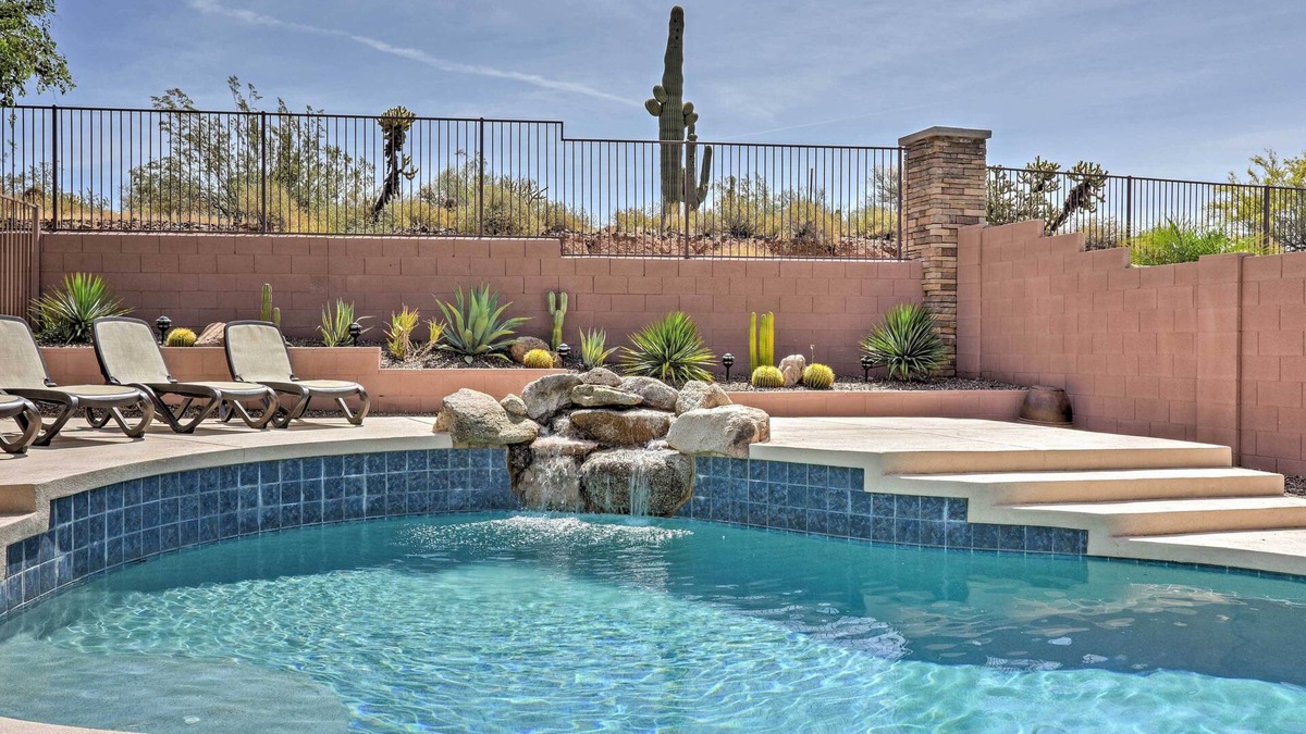 Tramonto House | North Phoenix Home w/Pool: Hike, Swim & Shop!