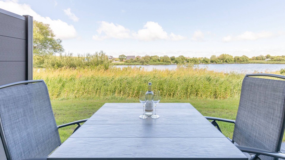 Norderhafen Apartment | North Sea Dream vacation apartment on Nordstrand for up to 5 people