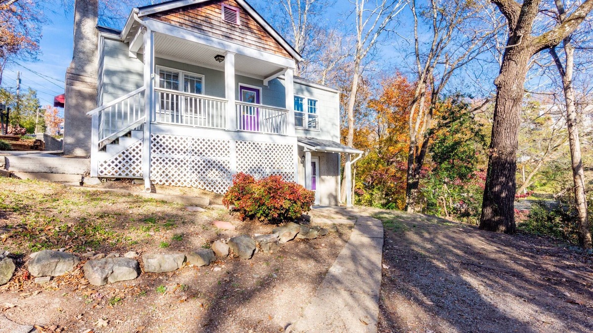 North Chattanooga House | North Shore 2 Bedroom Private Entrance