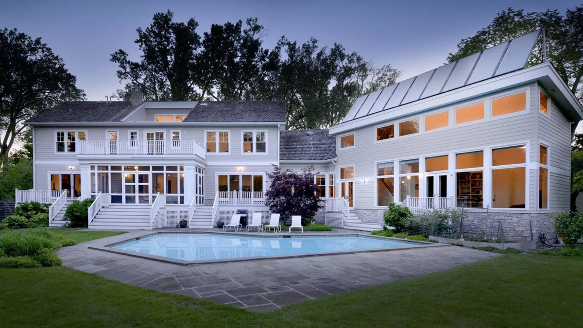 Winnetka House | North Shore 4 bedroom home near New Trier Schools