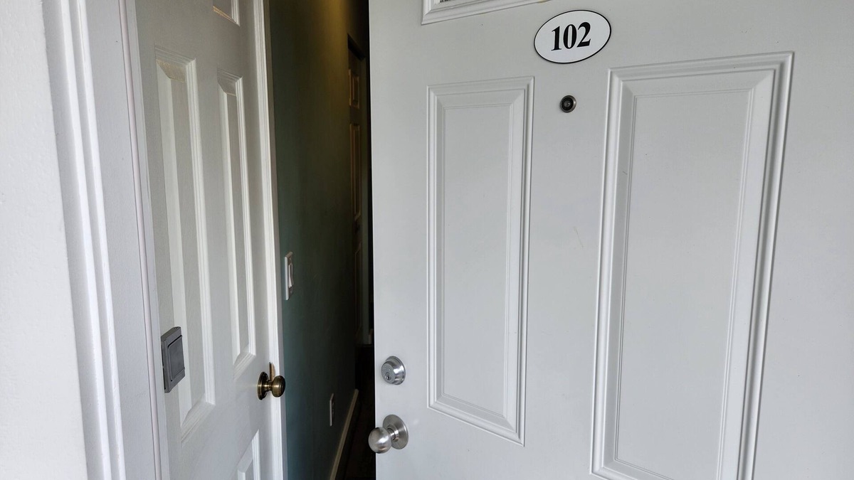 Traverse City Condo | North Shore Inn Traverse City - Unit 102