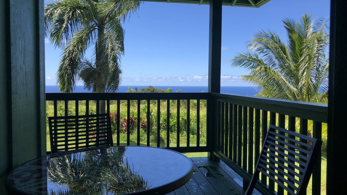 Pauwela Bed & Breakfast | North shore Maui ocean view B and B room 2