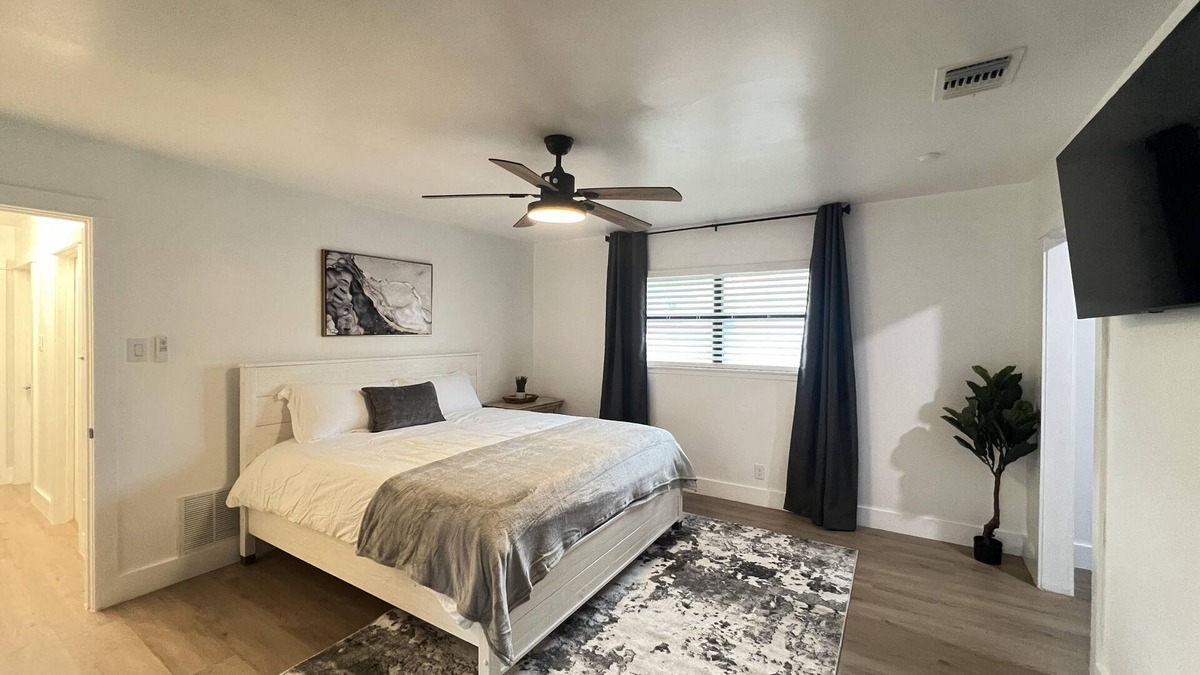 Shearer Hills - Ridgeview House | North Star Nook/Modern Central SA Home just 7 minutes to the Airport!
