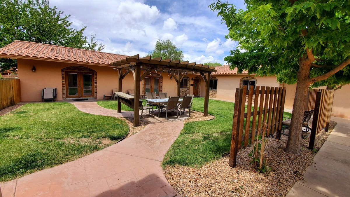 Alamedan Valley House | North Valley Estate Guest House - 1800 Sq.ft.