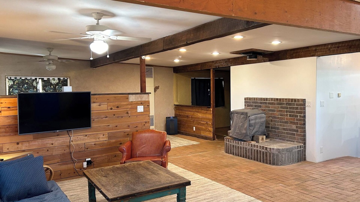 North Valley Cottage | North Valley Artist’s Cottage -peaceful, bright