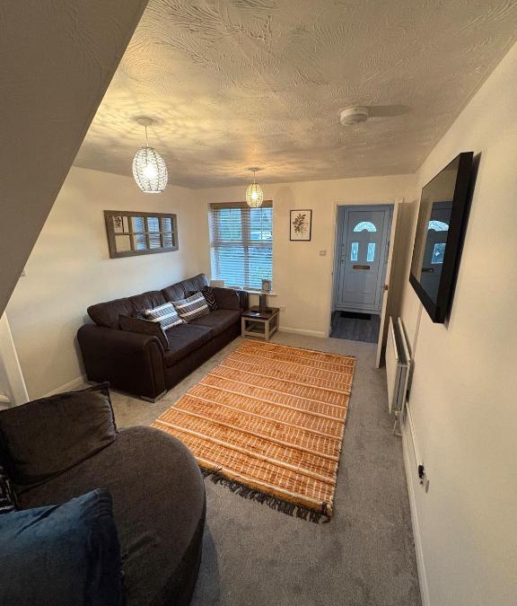 Earls Barton House | Northampton 2 King Bed SKY TV Driveway Earls Barton