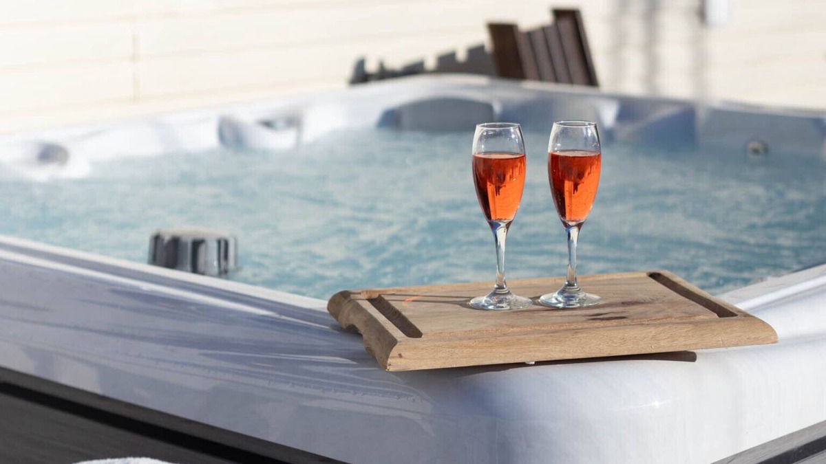 Seacow Pond Cottage | Northcape Bunkhouse Rentals + Hot tub/Beach