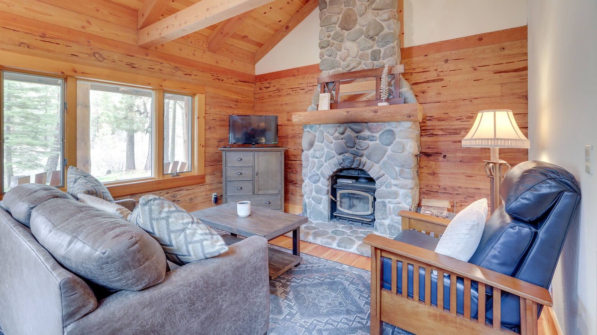 Sloat Cabin | Northern California Vacation Rental w/ River Views