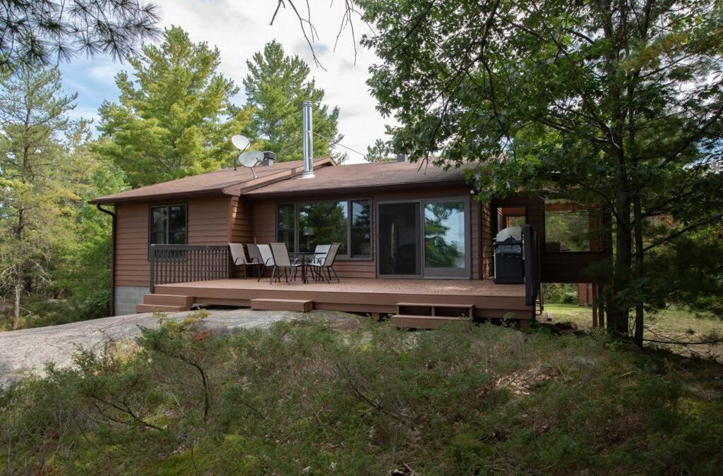 Nipissing House | Northern Hideaway - 3 bedroom 4 season Home