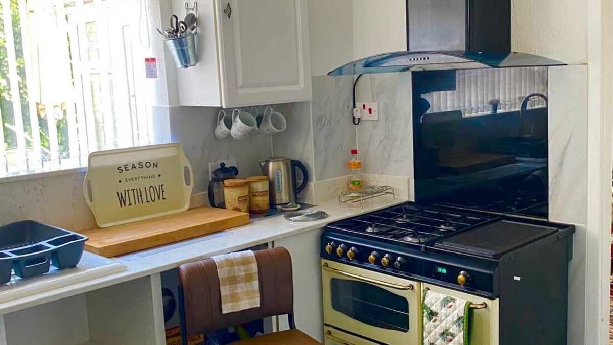 Hadfield House | Northern Home Stay Between the High Peak & Manchester