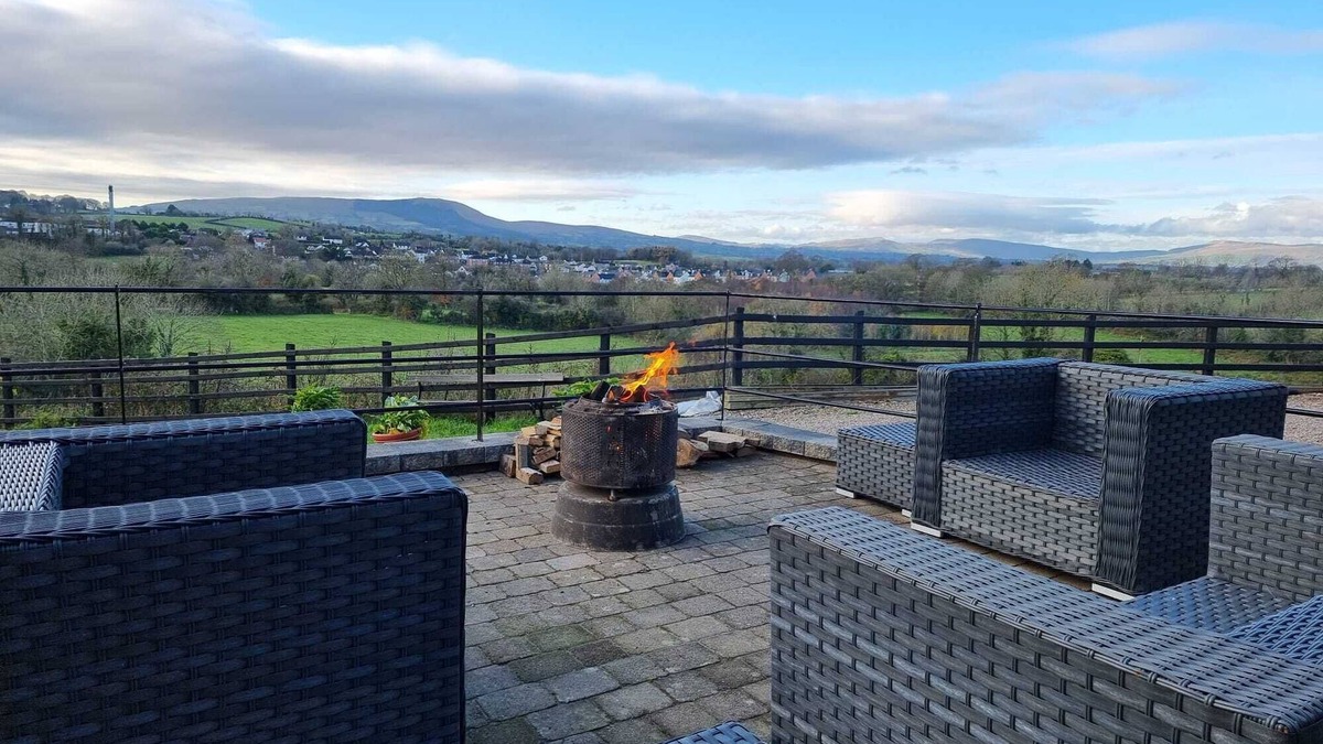 Magherafelt House | Northern Ireland Cozy Retreat With 4 Bedrooms