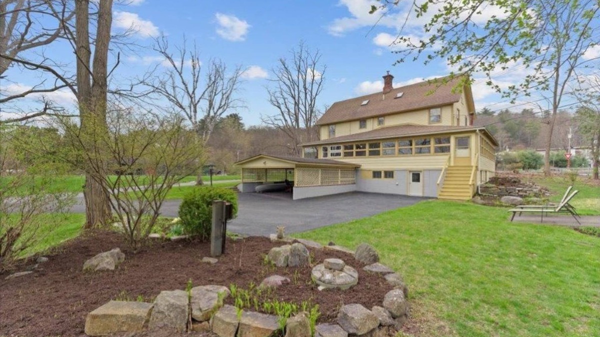 North Lake George House | NORTHERN LAKE GEORGE HOME AND COTTAGE NEAR BEACH, BOAT LAUNCH AND BROOK