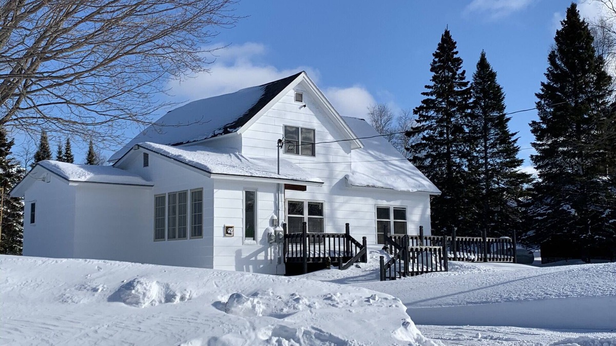 Laurium House | NORTHERN LIGHTS on Lake Superior! Large coastal farmhouse with gorgeous beach.