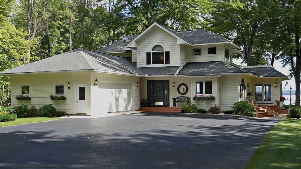Brutus House | Northern Retreat Burt Lake's Western Shore