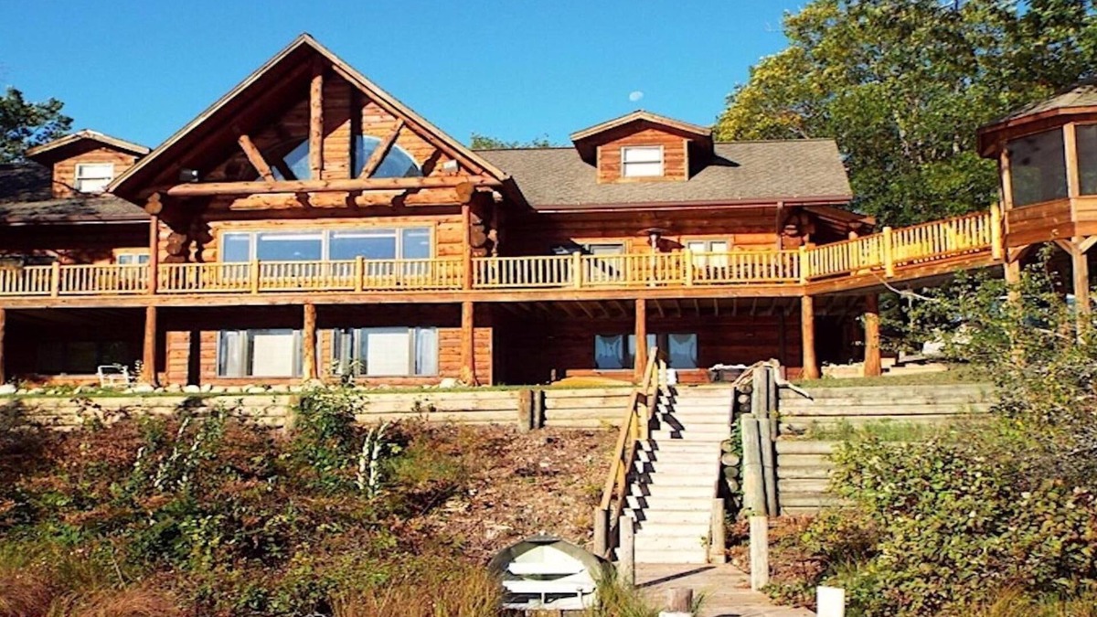 Lewiston Cabin | Northern Serenity at the rustic White Stag Lodge