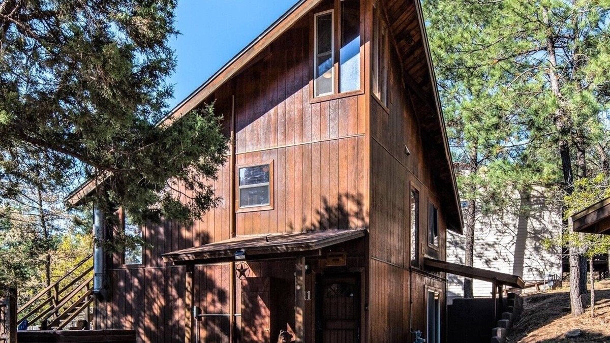 Ruidoso Cabin | Northern Star - Unique Cabin, Hot Tub, Pets okay, close to Skiing, Track, Casino
