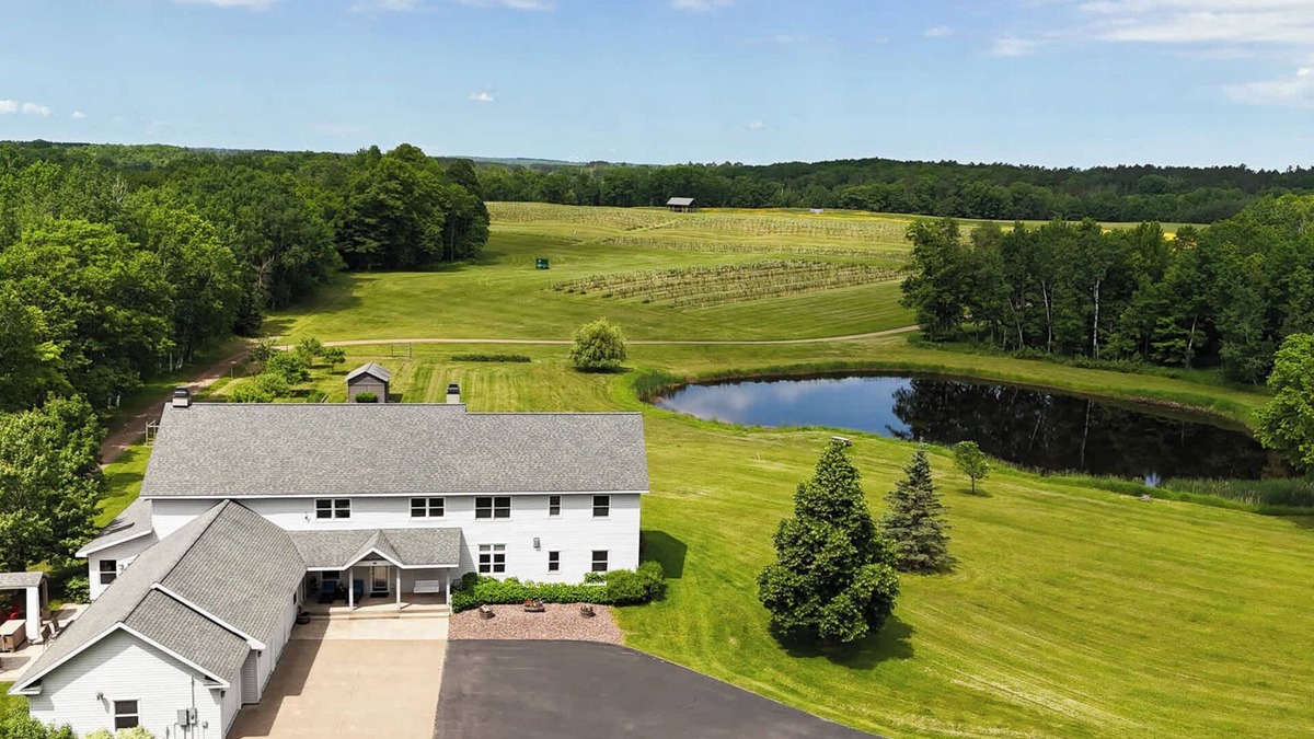 Barnum House | Northern Vineyard Estate: Luxurious Home & Endless