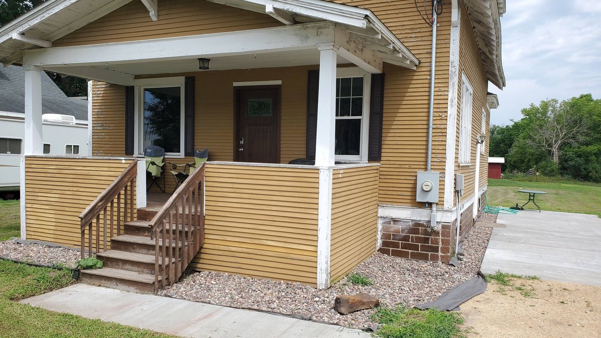 Hixton House | Northfield Lodge exit 98 off Interstate 94. Food + fuel next door.