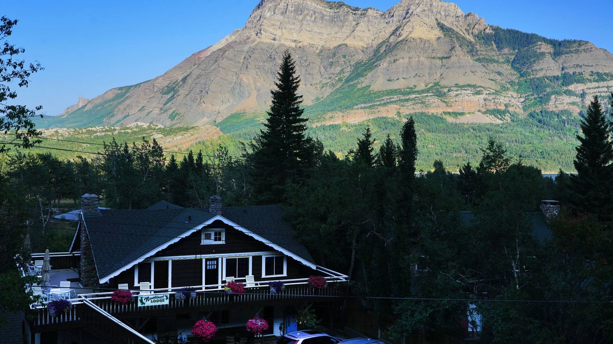 Waterton Park Cabin | Northland Lodge