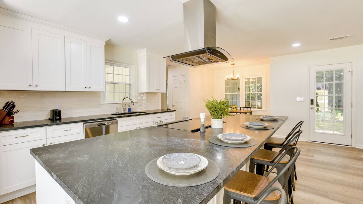Northport House | Northport Game Day Getaway: 5 Mi to University!