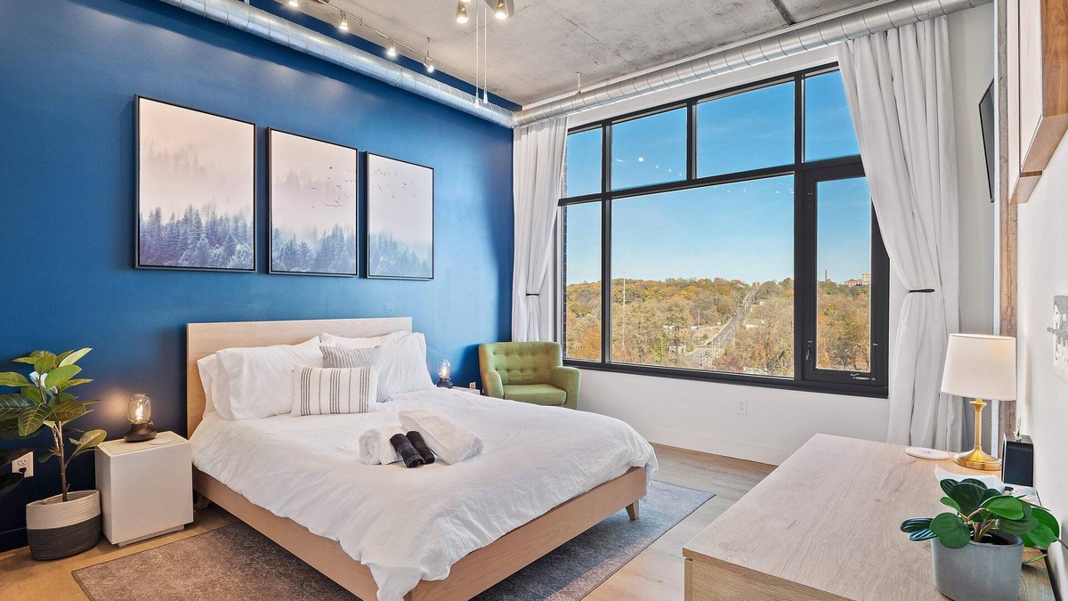 Elizabeth Park Valley Condo | Northside District Loft - Panoramic Valley Views
