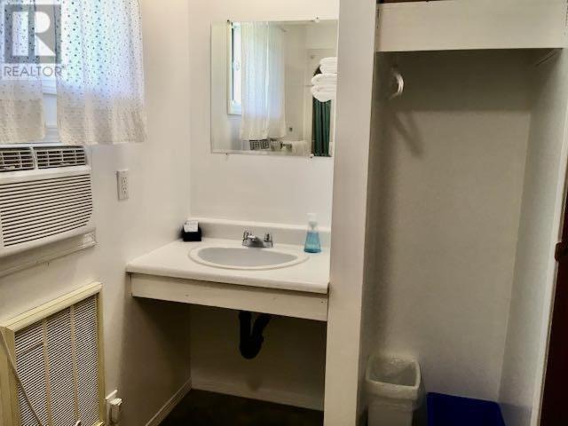 Vermilion Bay Hotel | Northside Motel