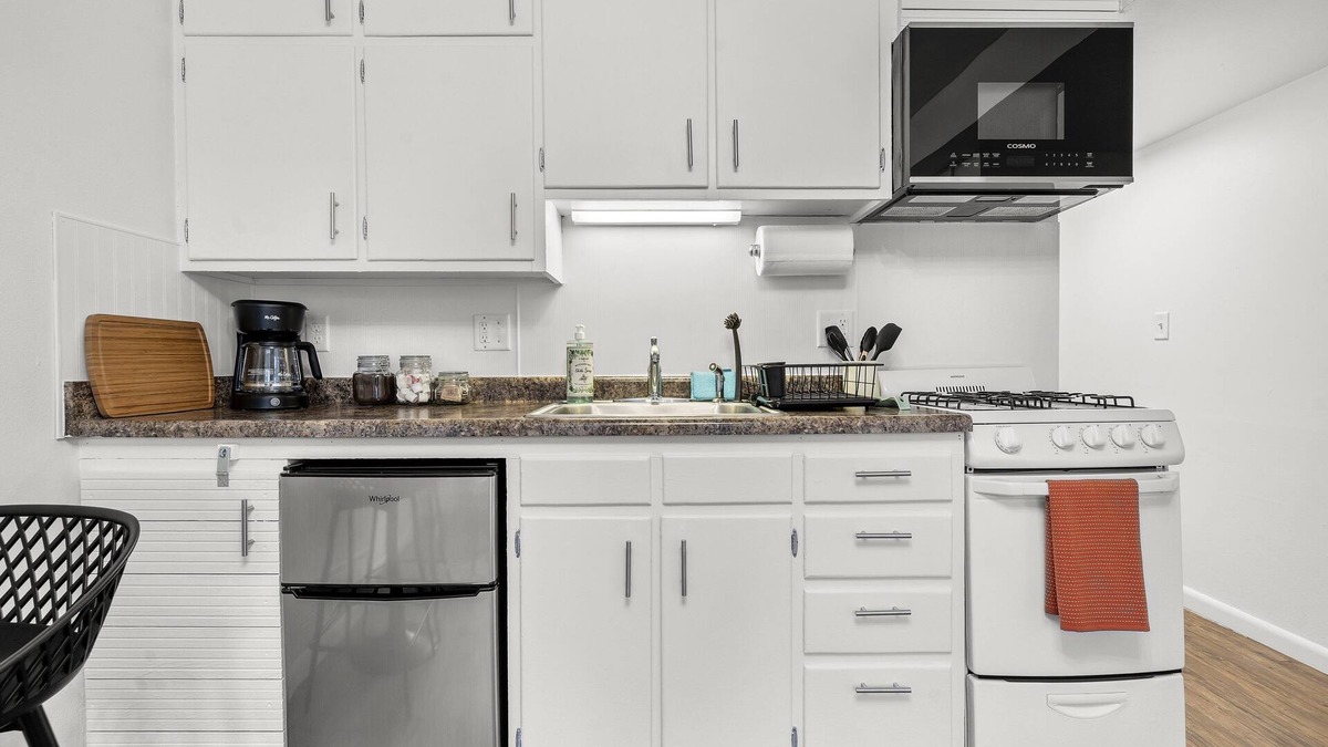 Mann Apartment | Northside Nook - 10 minute walk to downtown and campus